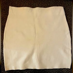 Offwhite, bodycon skirt. Very classy